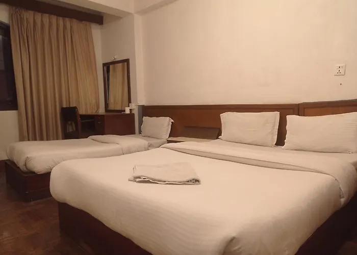 Earth House Hotel 2*