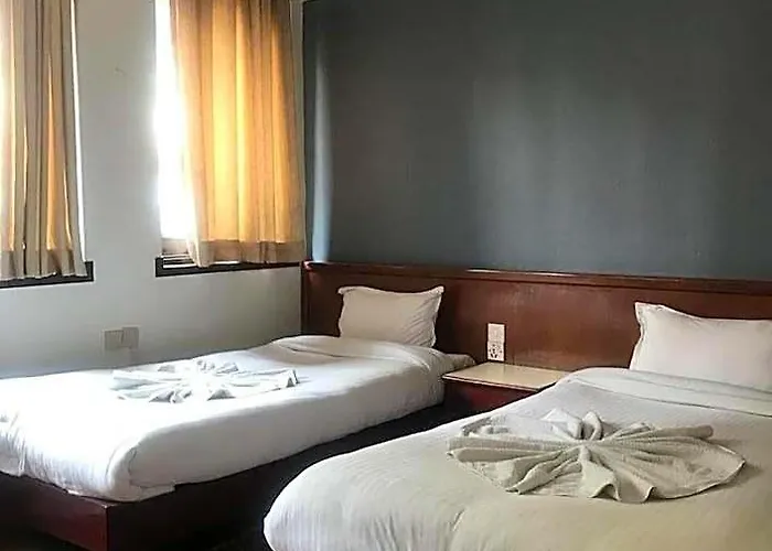Earth House Hotel 2*