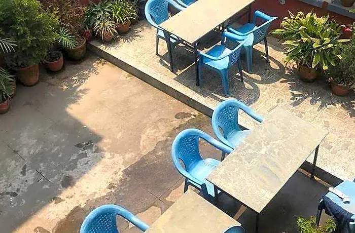 Earth House Hotel 2*
