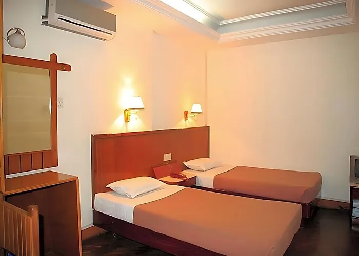 Earth House Hotel 2*