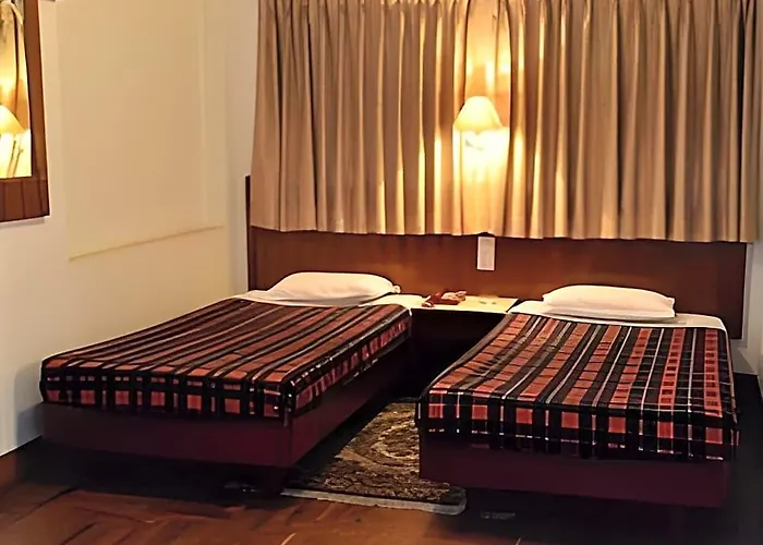 Hotel Earth House 2*
