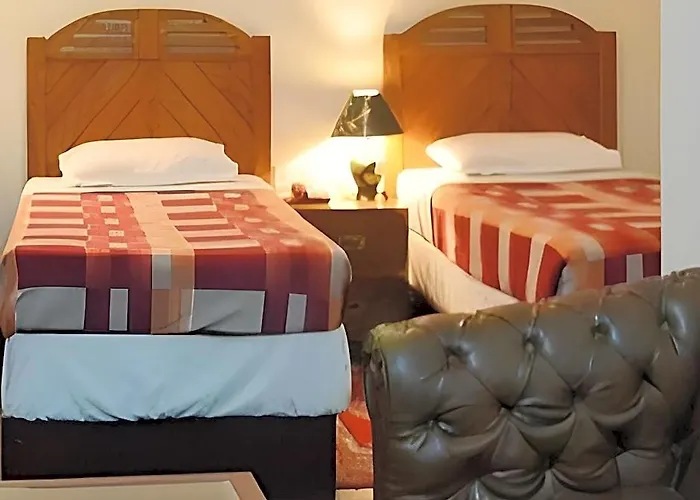 Earth House Hotel 2*