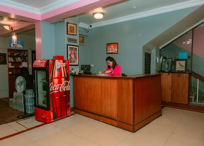 Earth House Hotel 2*