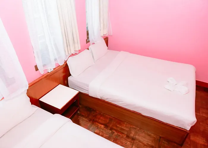 Hotel Earth House 2*
