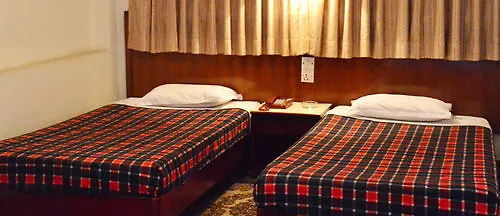 Hotel Earth House 2*