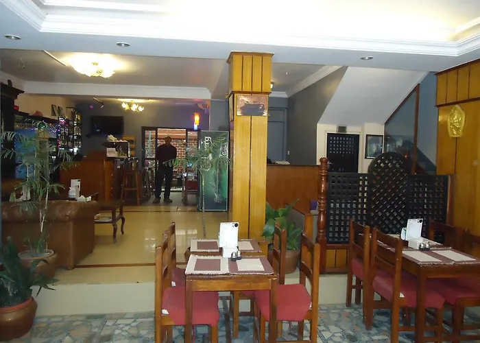 Earth House Hotel 2*