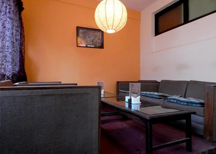 Earth House Hotel 2*
